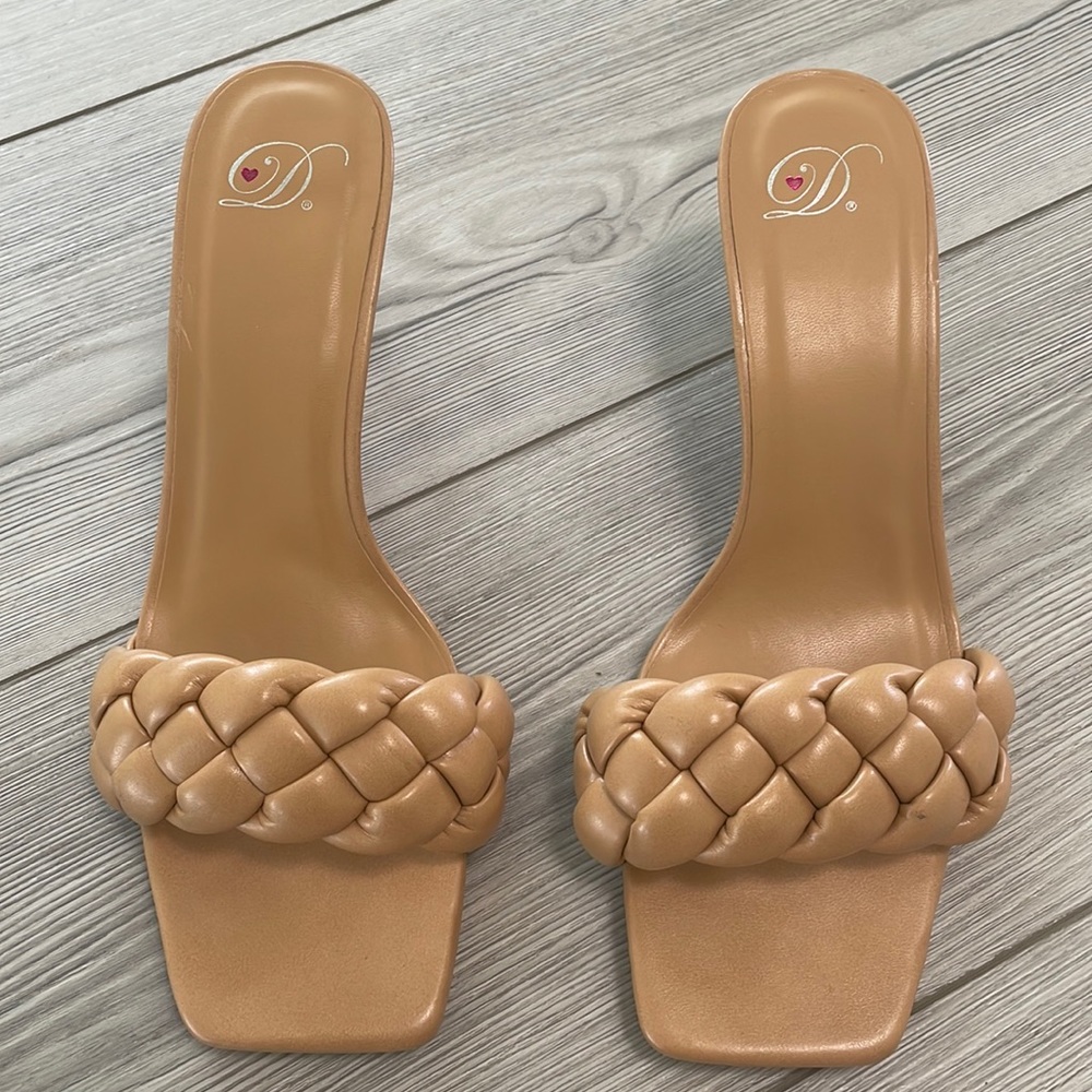 NWOT Nude Braided Sandal